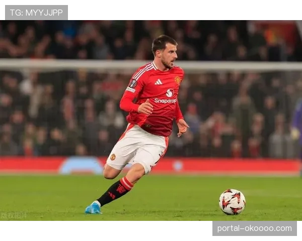 曼联球员芒特屡遭恐同辱骂,事件持续发酵 曼联球员芒特屡遭恐同辱骂,事件持续发酵