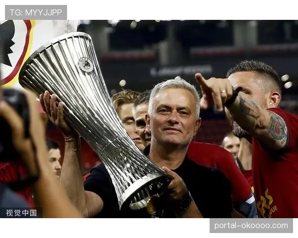 罗马主帅加斯佩里尼抗议判罚，连吃两黄被罚出场